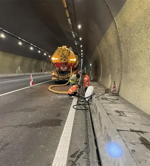 贵池隧道排水渠清淤